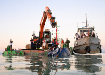 Ismeretlen okból zuhant a rendőrség helikoptere a Balatonba